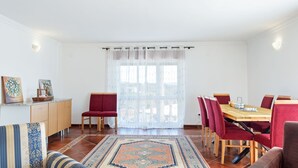 Dining - Spacious Holiday Home in Carvalheira Grande With Pool (Pedrogao Grande)