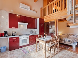 House | Private kitchen | Fridge, oven, electric kettle, toaster