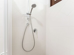 Bathroom - Belvilla by OYO Appartamento Monferrato (Albugnano)