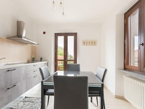 Apartment | Dining
