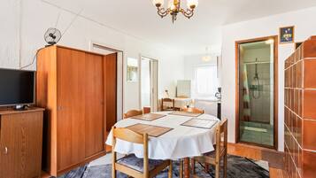 Apartment | Eigene Küche | Kühlschrank, Mikrowelle, Wasserkocher mit Kaffee-/Teezubehör