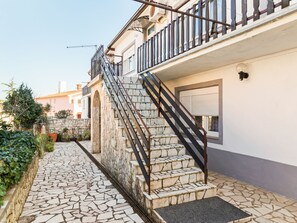 Reception - Plush Apartment in Ližnjan Near Bijeca Beach With Balcony (Liznjan)