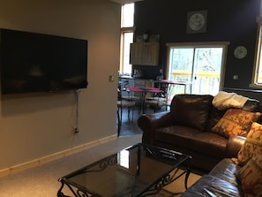 Smart TV, books - Exclusive,Prisitne, Close to Deadwwod,Sturgis,Spearfish,20 acres, Pets Welcome.  (Whitewood)