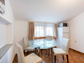 Dining - Renovated Apartment With Panoramic View of the old Town 1 km From the sea (Zadar)