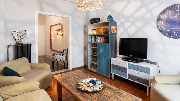 House | Living room - Captivating Holiday Home in Athens With Balcony (Athens)
