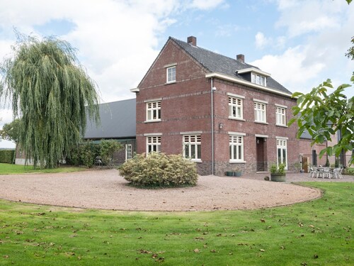 Spacious Villa in Broekhuizenvorst With Terrace