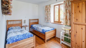 Rumah | 4 kamar tidur dan dilengkapi dengan perabotan berbeda-beda