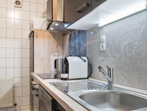 Chalet | Private kitchen | Coffee/tea maker, microwave, oven, toaster