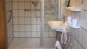 Apartment | Bathroom - Cozy Apartment With Private Terrace in Sauerland (Hallenberg)
