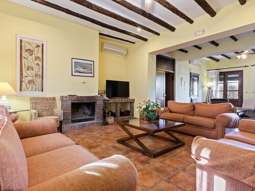 Cozy Holiday Home in Fuente de Piedra With Swimming Pool