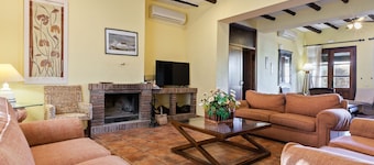 Cozy Holiday Home in Fuente de Piedra With Swimming Pool