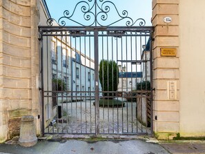 Reception - Attractive Apartment in Bayeux With Terrace and Private Secured Parking (Bayeux)