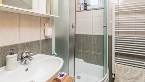 House | Bathroom - Cozy Holiday Home in Ribarici With Private Garden (Josipdol)