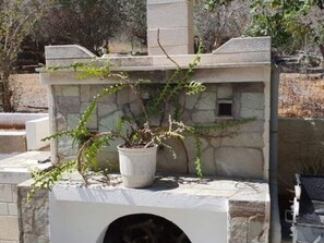 Villa | Balcony - Villa in Hersonissos With Lush Garden (Hersonissos)