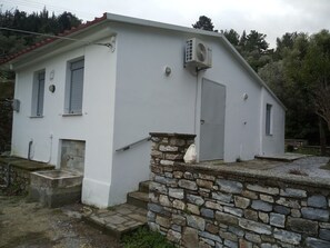 Exterior - Delightful Holiday Home in Samos With Garden (Samos)
