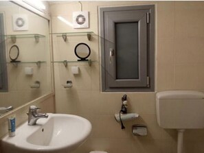 House | Bathroom | Shower - Delightful Holiday Home in Samos With Garden (Samos)