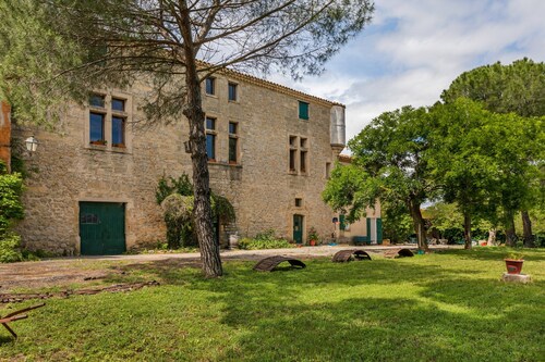 Flat With Pool in the Heart of Vineyards