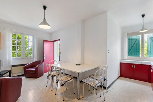 Flat With Pool in the Heart of Vineyards