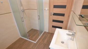 Shower, towels
