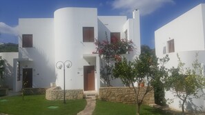 A modern white building with a stone pathway leading to the entrance. - Splendid Holiday Home With Swimming Pool (Rethymno)