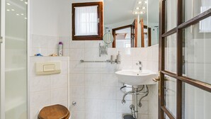 Unclassified image, 5 of 39, button - Spacious Holiday Home in Seget Vranjica With Garden (Seget)