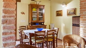Dining - Cozy Holiday Home in Castiglione del Lago With Swimming Pool (Castiglione del Lago)