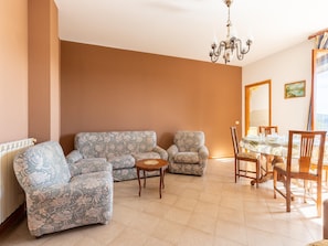 Apartment | Living room - Apartment in Tuoro Near Lake Trasimeno (Tuoro sul Trasimeno)