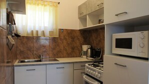 House | Private kitchen - Charming Holiday Home in Pula With Fenced Garden (Pula)