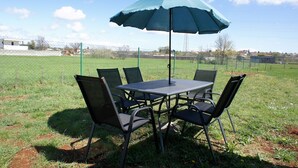 House | Balcony - Charming Holiday Home in Pula With Fenced Garden (Pula)