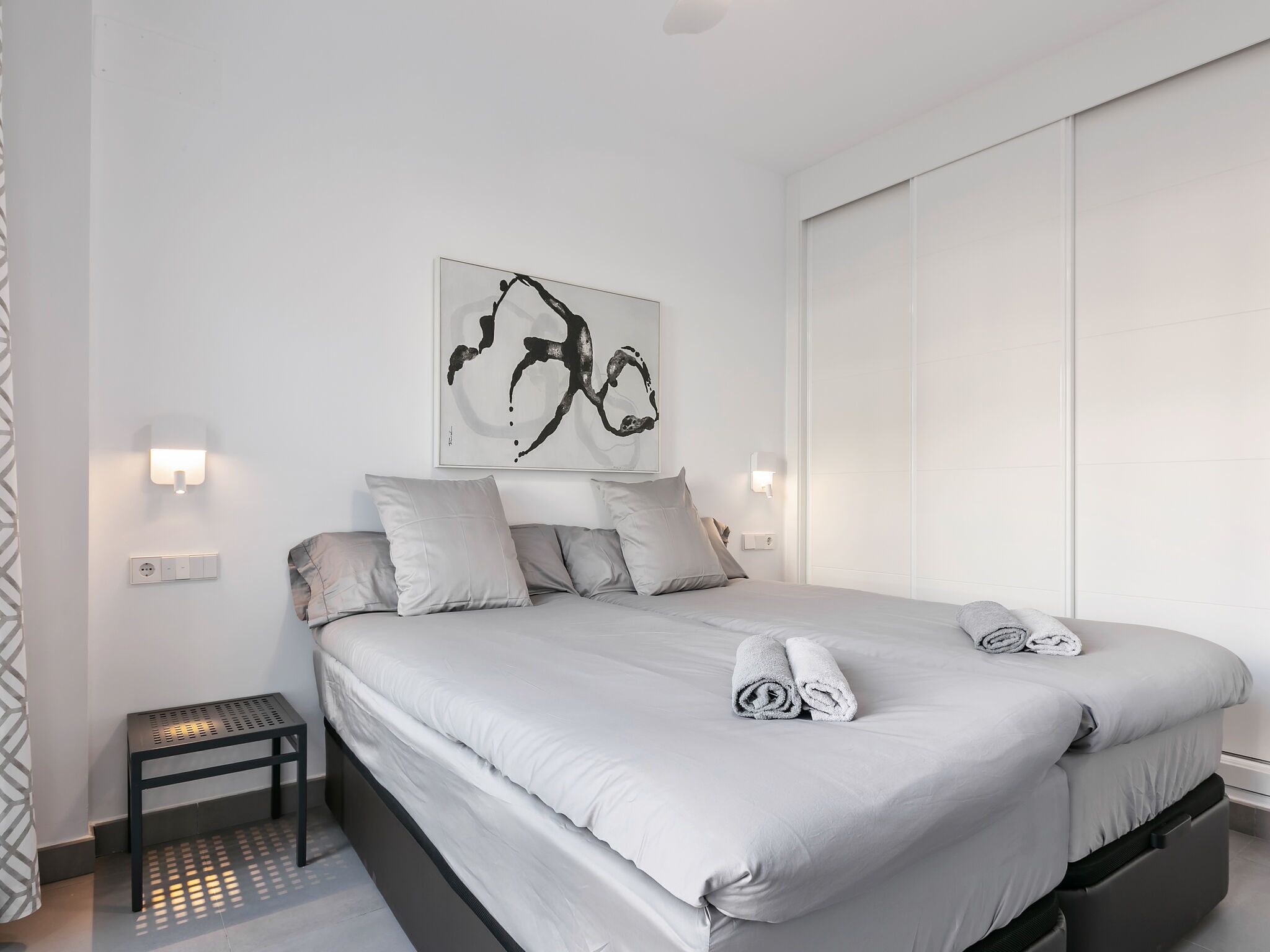 Apartemen | 2 kamar tidur dan dilengkapi dengan perabotan berbeda-beda