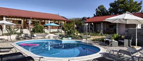 獨棟房屋 | 游泳池 | 室外游泳池