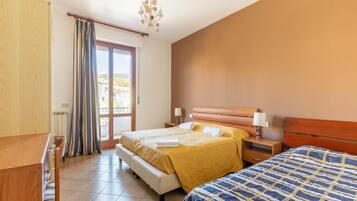 Apartment | 2 bedrooms, individually furnished, bed sheets