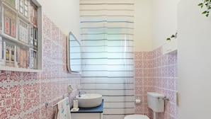 House | Bathroom | Shower, towels