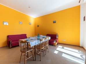 Apartment | Dining - Spacious Lakefront Apartment (Tuoro sul Trasimeno)