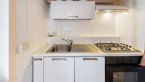 House | Private kitchen - Restful Holiday Home in Sanremo With Terrace (Sanremo)