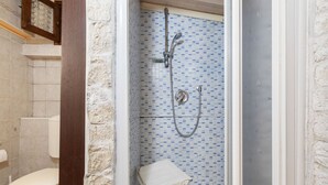 Unclassified image, 3 of 40, button - Restful Holiday Home in Sanremo With Terrace (Sanremo)
