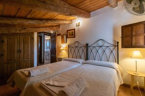 Cottage | 3 bedrooms, individually furnished, iron/ironing board, bed sheets