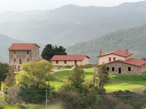 Exterior - Quaint Farmhouse in Gubbio With Swimming Pool (Gubbio)