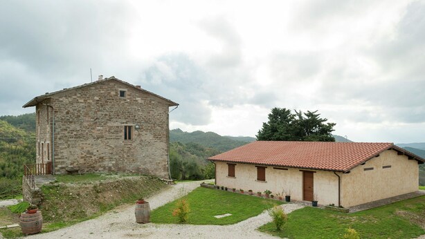 House | Exterior - Quaint Farmhouse in Gubbio With Swimming Pool (Gubbio)