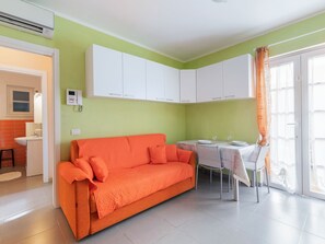 Dining - Graceful Holiday Home in Magliolo With Swimming Pool (Magliolo)