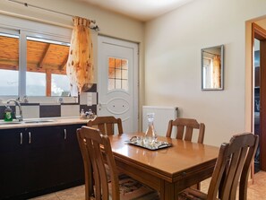 Dining - Welcoming Apartment in Venerato With Garden (Heraklion)