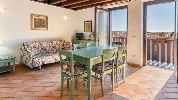 Living room - Rustic Holiday Home in Gargnano With Garden (Gargnano)