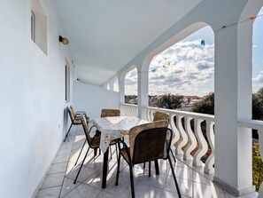 Apartment | Dining