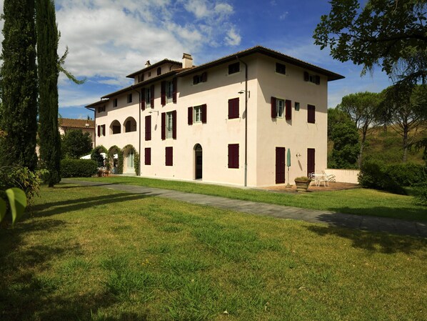 Exterior - Vintage Apartment in Certaldo With Swimming Pool (Certaldo)