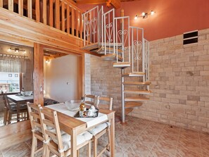 Dining - Lavish Apartment in Polaca With Swimming Pool (Polaca)