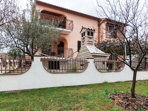 Exterior - Peaceful Apartment in Poreč with Garden  (Porec)