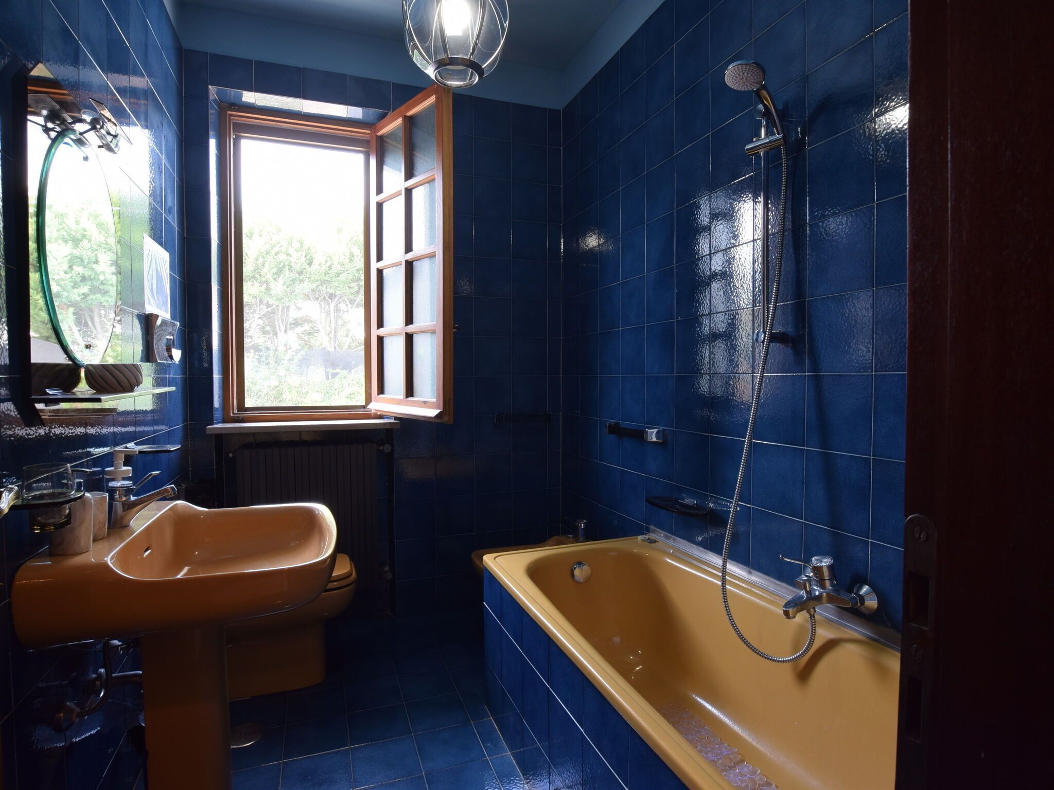 House | Bathroom | Bathtub, towels