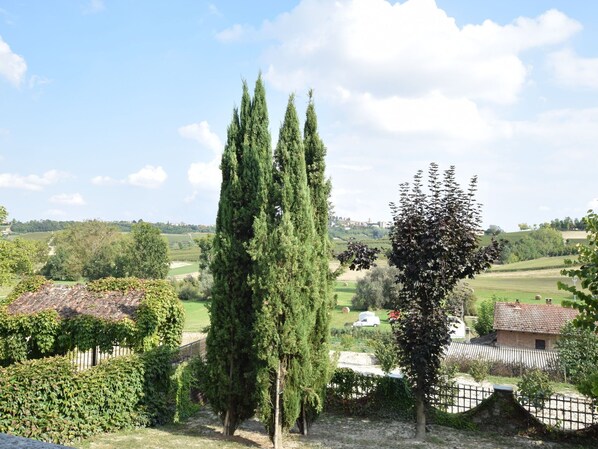Property grounds - Charming Holiday Home in Agliano Terme With Private Pool (Agliano Terme)