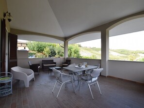 House | Balcony - Charming Holiday Home in Agliano Terme With Private Pool (Agliano Terme)