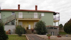 Exterior - Classy Apartment in Pula With Swimming Pool (Marcana)